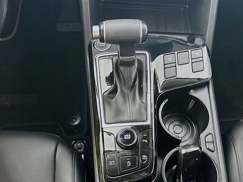 Used 2024 Kia Sportage EX FWD image 16
