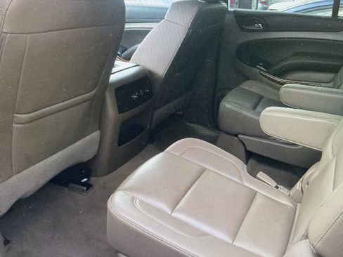 Used 2019 Chevrolet Suburban Premier image 2