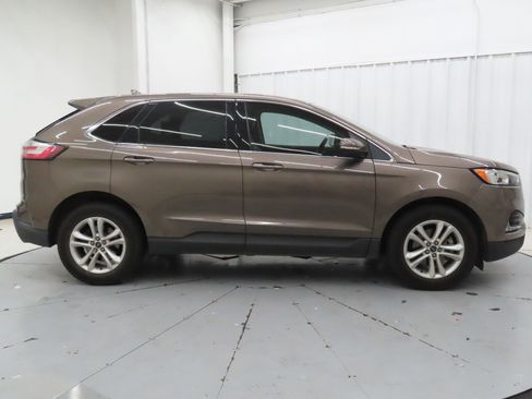Used 2019 Ford Edge SEL w/ Equipment Group 201A FWD image 2