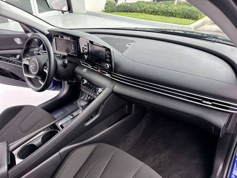 Used 2021 Hyundai Elantra SEL w/ Convenience + Premium Package FWD image 32