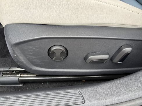 Certified 2025 Volkswagen Jetta SE w/ Sunroof Package FWD image 26