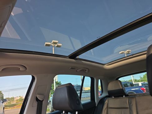 Used 2016 Volkswagen Tiguan SEL AWD/4WD image 29