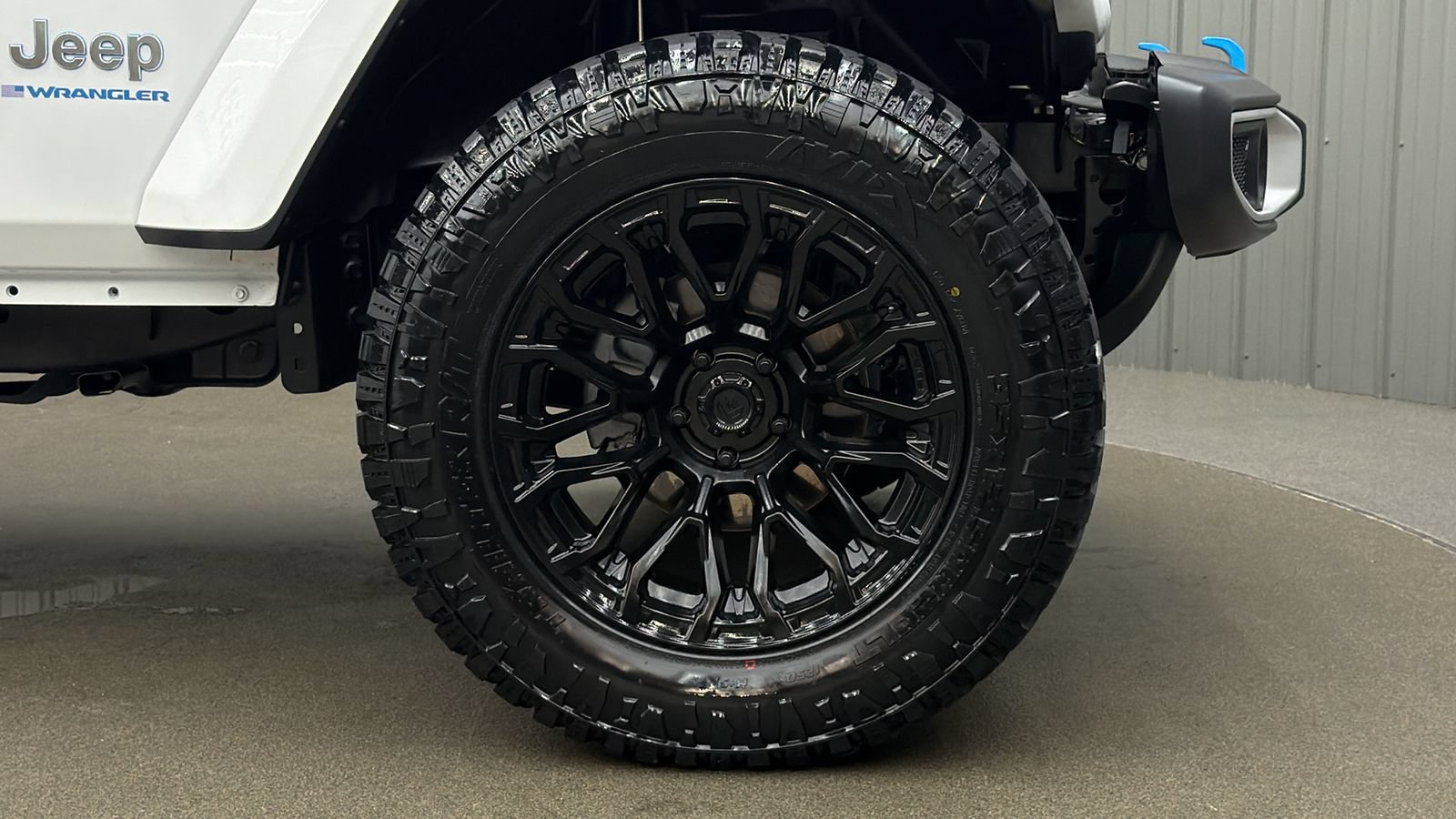 Used 2024 Jeep Wrangler Unlimited Sahara w/ Technology Group AWD/4WD image 9