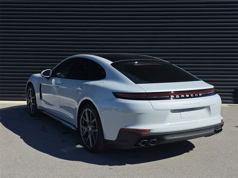 Certified 2025 Porsche Panamera 4S image 3