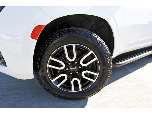 Used 2024 GMC Yukon AT4 w/ Technology Package image 31