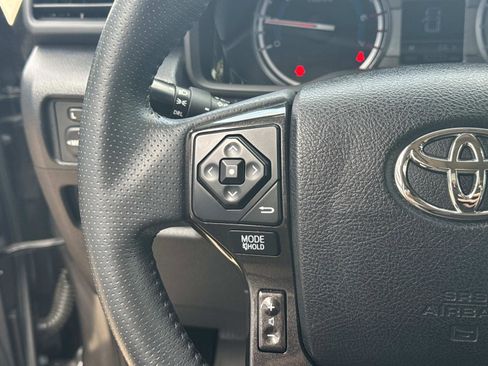 Used 2018 Toyota 4Runner TRD Off-Road Premium image 31