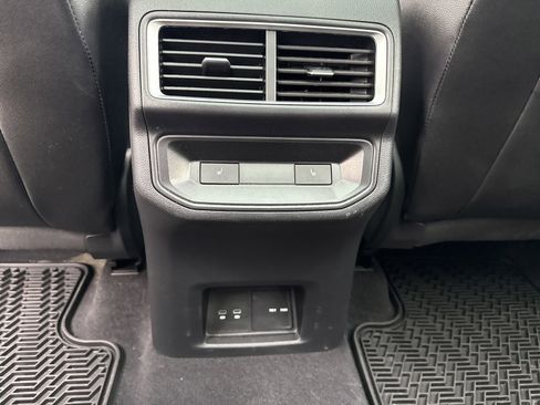 Used 2024 Volkswagen Atlas Cross Sport SEL R-Line image 29