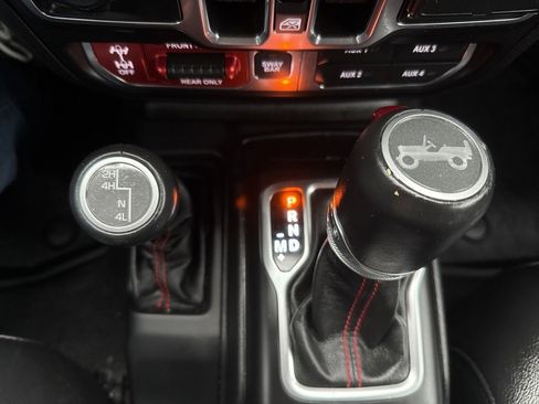 Used 2019 Jeep Wrangler Unlimited Rubicon image 39