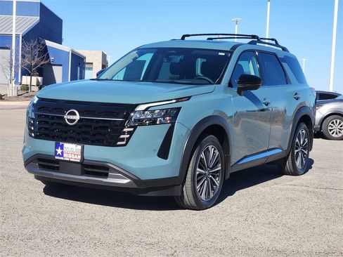 New 2026 Nissan Pathfinder Platinum image 2