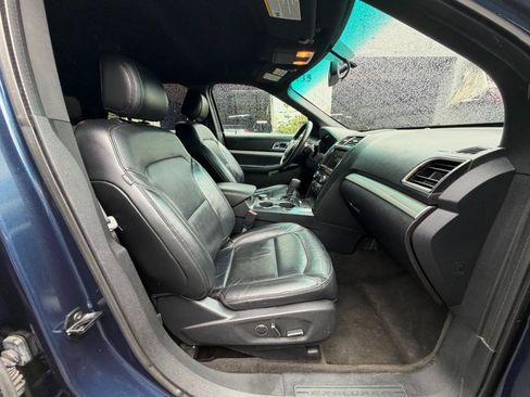 Used 2016 Ford Explorer XLT w/ Equipment Group 202A AWD/4WD image 35