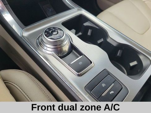 Used 2022 Ford Edge Titanium image 7