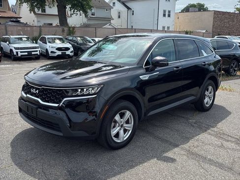Used 2023 Kia Sorento LX AWD/4WD image 1