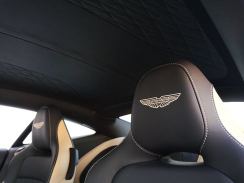 Used 2025 Aston Martin DB12 Coupe RWD image 5