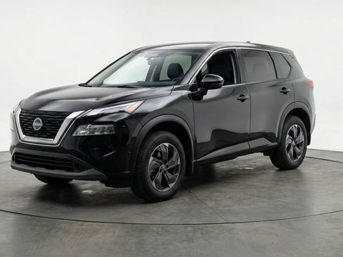 Used 2025 Nissan Rogue SV image 3