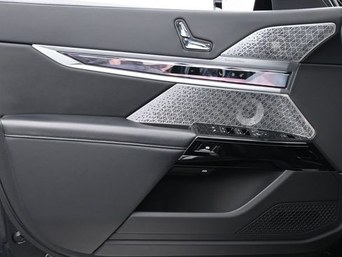 Used 2023 BMW 760i xDrive 760i xDrive w/ Luxury Rear Seating Package image 9