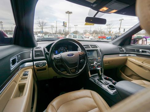 Used 2017 Ford Explorer Limited image 16