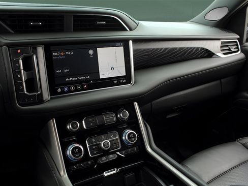 Used 2021 GMC Yukon XL Denali w/ Advanced Technology Package image 19