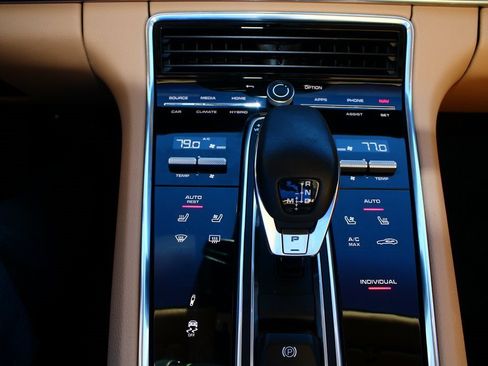 Used 2021 Porsche Panamera 4S image 20