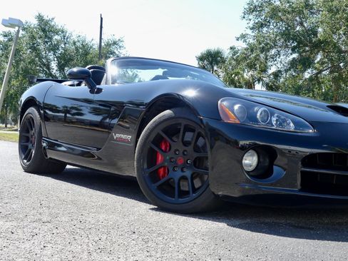 Used 2004 Dodge Viper SRT-10 image 90