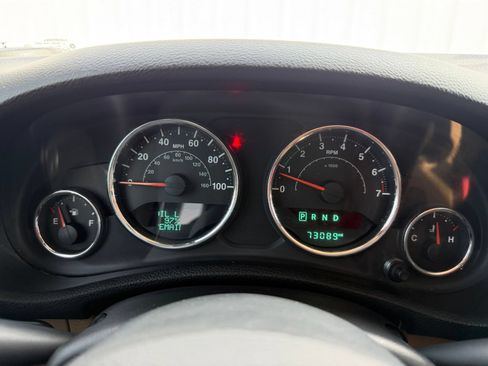 Used 2016 Jeep Wrangler Unlimited Rubicon w/ Connectivity Group AWD/4WD image 14