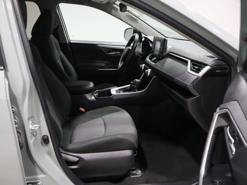 Used 2022 Toyota RAV4 XLE image 21