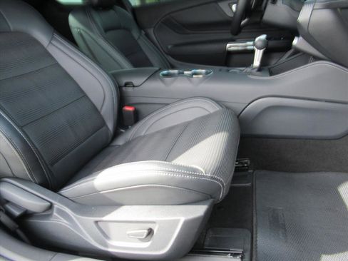 Used 2025 Ford Mustang GT Premium image 12