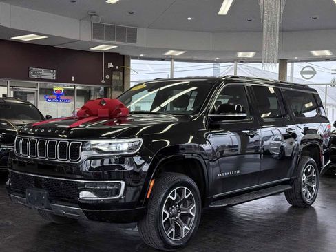 Used 2024 Jeep Wagoneer L Series III w/ Flexible Seating Group image 2