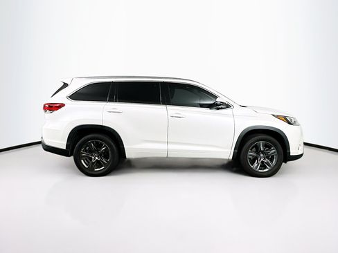 Used 2018 Toyota Highlander Limited Platinum FWD image 10