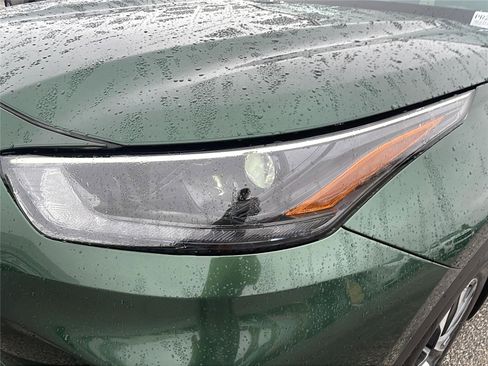 Used 2025 Toyota Highlander XLE image 9