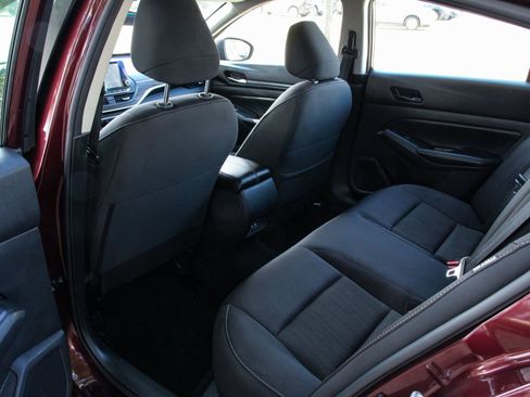 Used 2024 Nissan Altima 2.5 SV FWD image 38