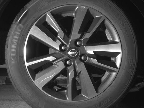 Used 2025 Nissan Versa SV image 15