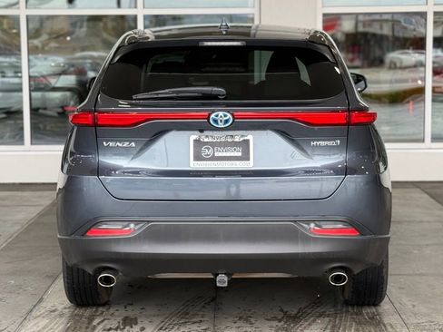 Certified 2021 Toyota Venza LE w/ Carpet Mat Package (TMS) image 10