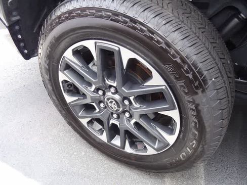 Used 2025 Toyota Tundra Limited AWD/4WD image 22