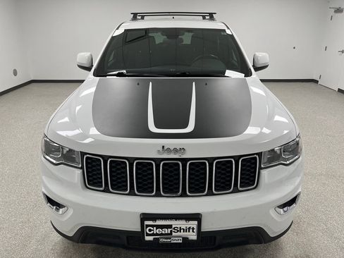 Used 2020 Jeep Grand Cherokee Laredo AWD/4WD image 3