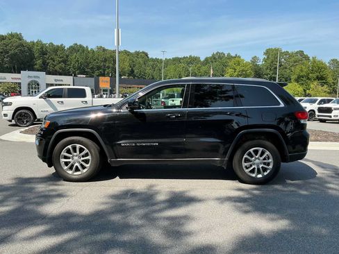 Used 2021 Jeep Grand Cherokee Laredo RWD image 2