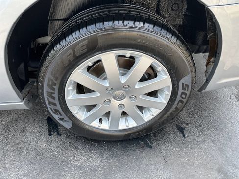 Used 2015 Chrysler Town & Country Touring FWD image 12