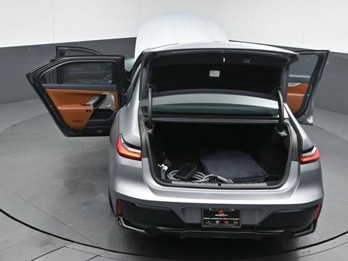 Used 2023 BMW i7 xDrive60 image 33