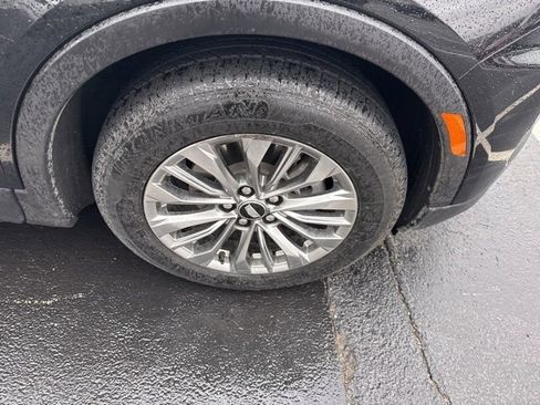 Used 2025 Cadillac XT4 Premium Luxury image 16