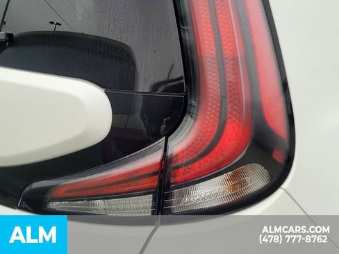 Used 2024 Kia Soul LX image 12