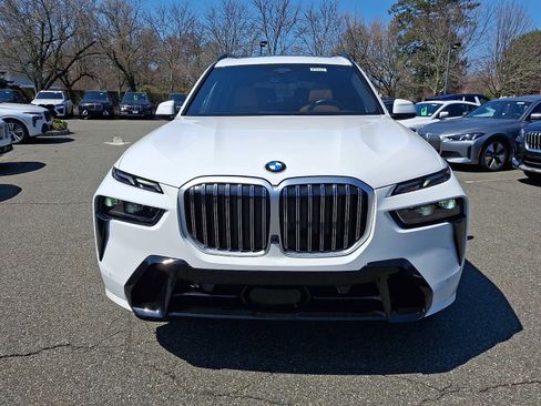 Used 2024 BMW X7 xDrive40i w/ M Sport Package AWD/4WD image 2