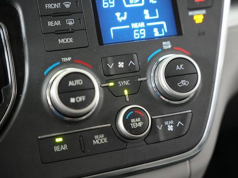 Used 2018 Toyota Sienna LE image 25