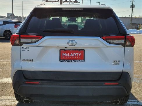 Used 2021 Toyota RAV4 XLE image 6