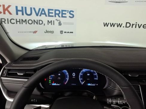Used 2023 Jeep Grand Cherokee Limited AWD/4WD image 26