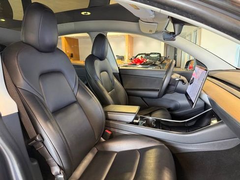 Used 2020 Tesla Model Y Long Range image 24