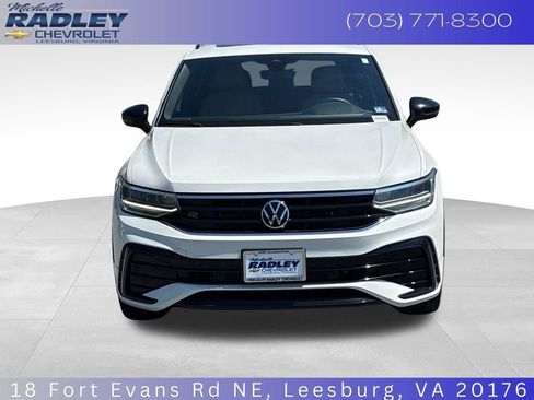 Used 2023 Volkswagen Tiguan SE R-Line AWD/4WD image 9