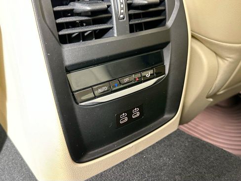 Used 2022 BMW 330i Sedan w/ Driving Assistance Package RWD image 25