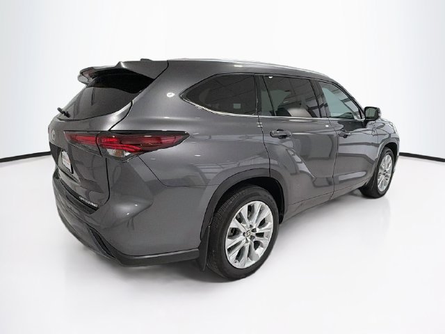 Used 2024 Toyota Highlander Limited AWD/4WD image 6