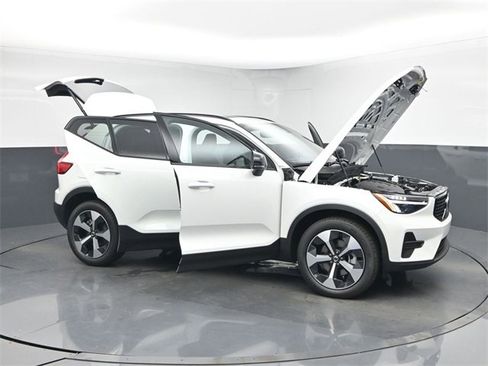 New 2026 Volvo XC40 B5 Core w/ Climate Package image 51