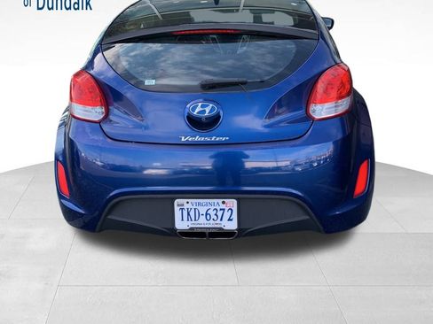 Used 2017 Hyundai Veloster image 3