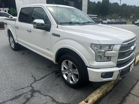 Used 2017 Ford F150 Platinum w/ Equipment Group 701A Luxury AWD/4WD image 2